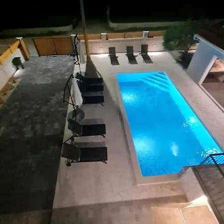 Kuca Za Odmor Feniks Vila